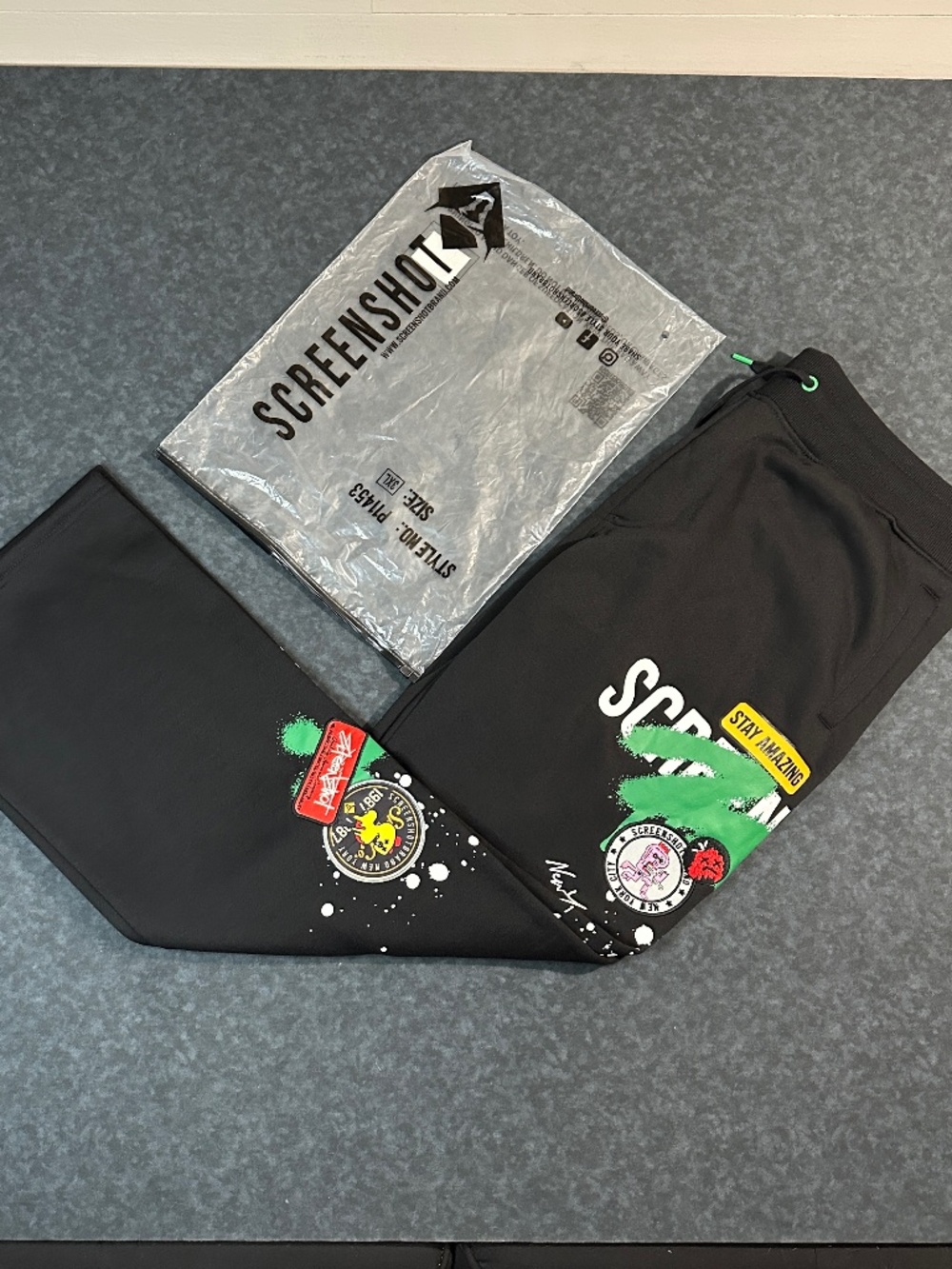 NWT Screenshot Streetwear Fleece Sweatpants with Patches and Graphic Print 3XL